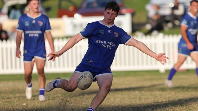 Taj Ford kicks the ball. Picture: Steve Montgomery/Ourfootyteam