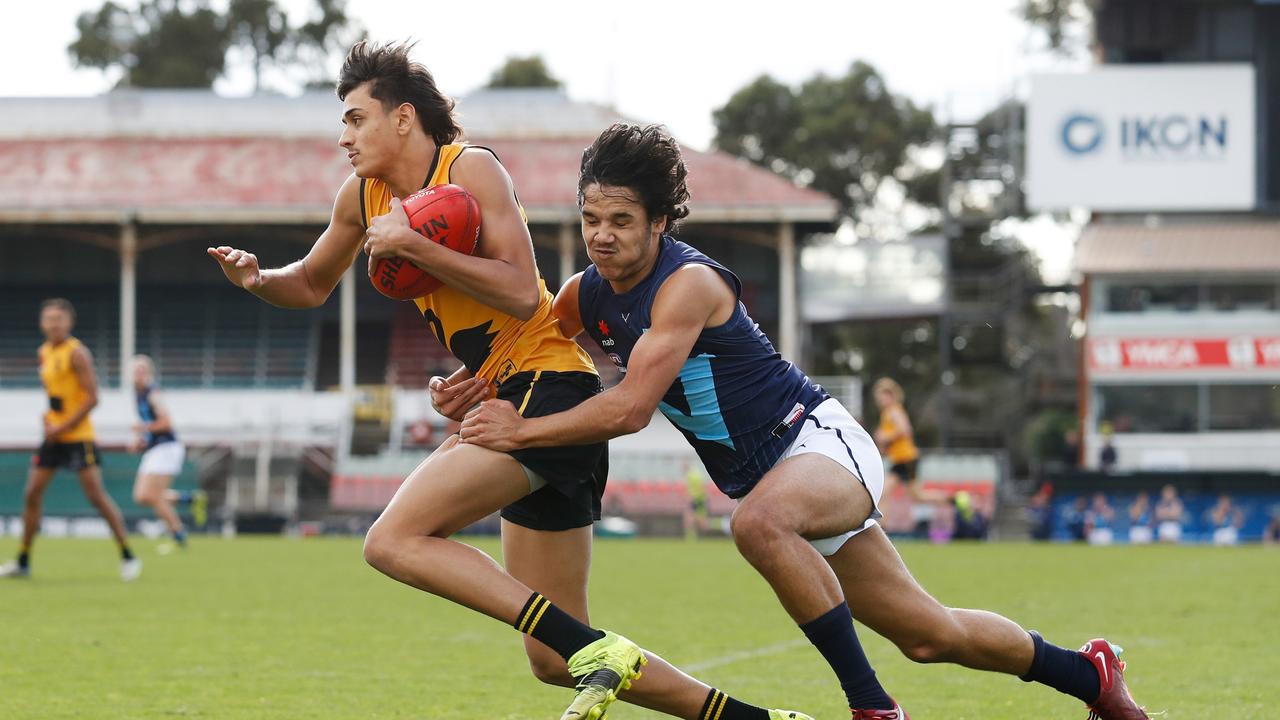 Alwyn Davey Jr lays a tackle. Picture: Dylan Burns/AFL Photos via Getty Images