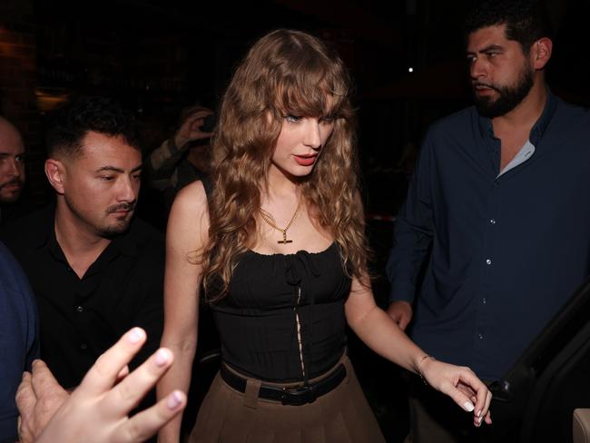 Taylor Swift was swarmed by fans as she left Pellegrino 2000 after dinner in Surry Hills, Sydney Picture: Matrix Media Group