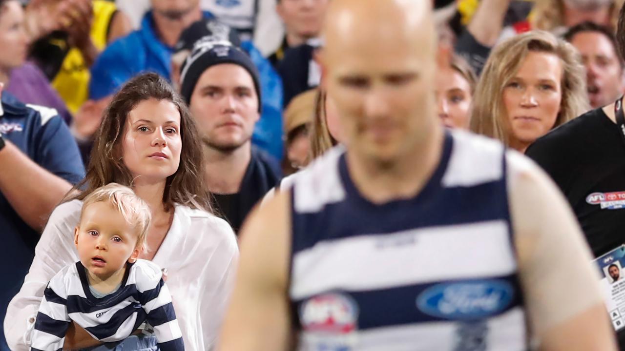 Jordan Ablett and Levi Ablett watch the footballer walk out to play his final game. Photo by Michael Willson/AFL Photos.