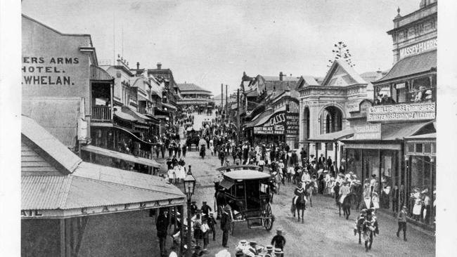 Empire Hotel, Gympie. upper Mary Street c1890's Miner's Arms Hotel, Royal Bank of Qld  Photo Courtesy of Gympie Regional Library.