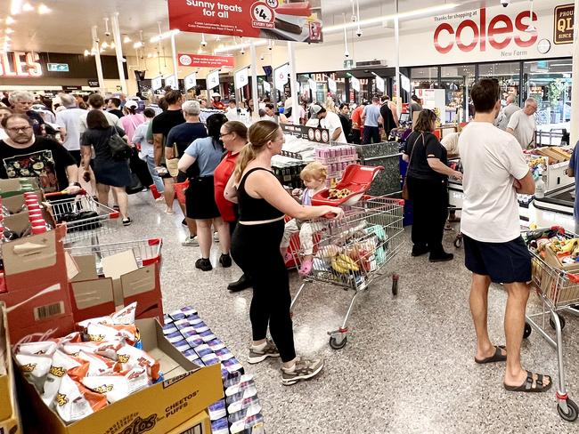 Coles New Farm lines of people at the checkout.