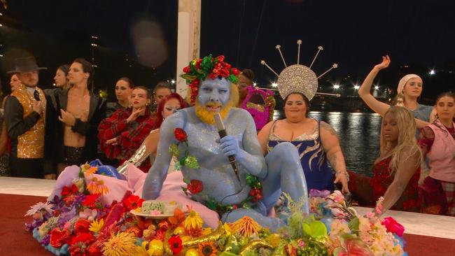 The speechless moment of the opening ceremony came when Gédéon, a, French artist, embodied the Greek God Dionysus covered in blue paint and covered with strings of flowers and fruit.,