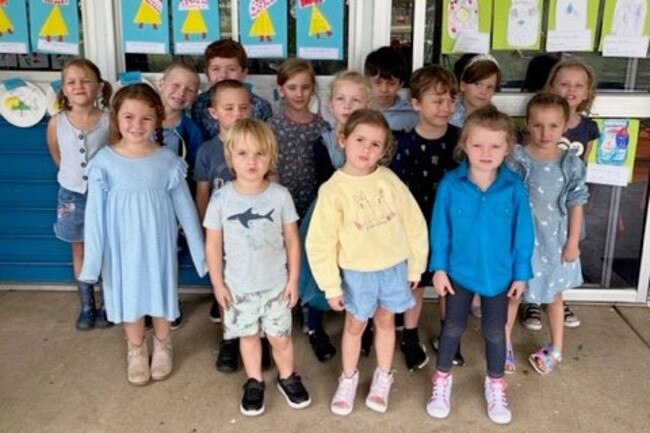 Clermont State School 2022 Prep class. (L-R) Back row: Aleah Folpp, Braelin Janke, Archer Strofeldt, Telarah Davey, Charles Brent, Myra Hopkins, Lucy Rodda; middle row: Sophie Oliver, Tade Costigan Lilly Kingston, Billy Rogers, Olena Daly; front row: Blake Smith, Amarli Grubb, Summer Strasburg.Picture: Contributed MKY2022PREP