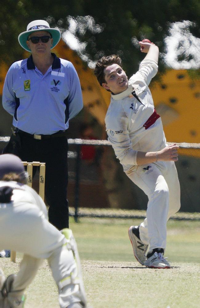 Flynn McGaw wheels away for Dingley. Picture: Valeriu Campan