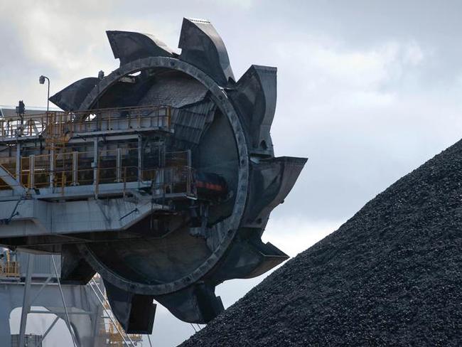 BUSINESS: BUSINESS: Coal is stockpiled in preparation for loading onto ships for export at the Newcastle Coal Terminal in Newcastle, north of Sydney, Australia, on Wednesday, Sept. 8, 2010. BHP Billiton Ltd. and Rio Tinto Group declined in Sydney trading after Australian Treasurer Wayne Swan signaled the final terms of the government's planned mining tax may depend on talks with independent lawmakers. Photographer: Ian Waldie/Bloomberg