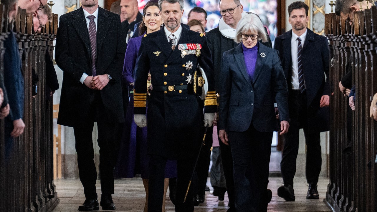 Queen Mary stuns in purple during historical cathedral service in ...