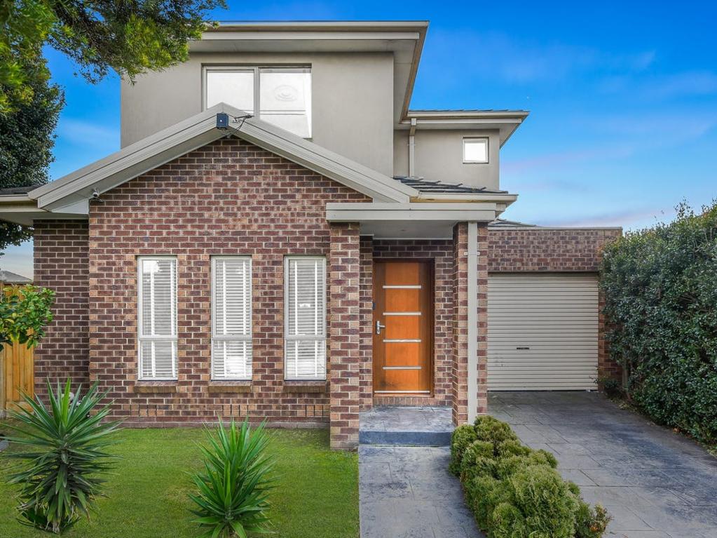 <a href="https://www.realestate.com.au/property-townhouse-vic-clayton-142843748">25 Connam Ave, Clayton </a>is going to auction this week, one of more than 1000 homes going to auction in Melbourne this week.