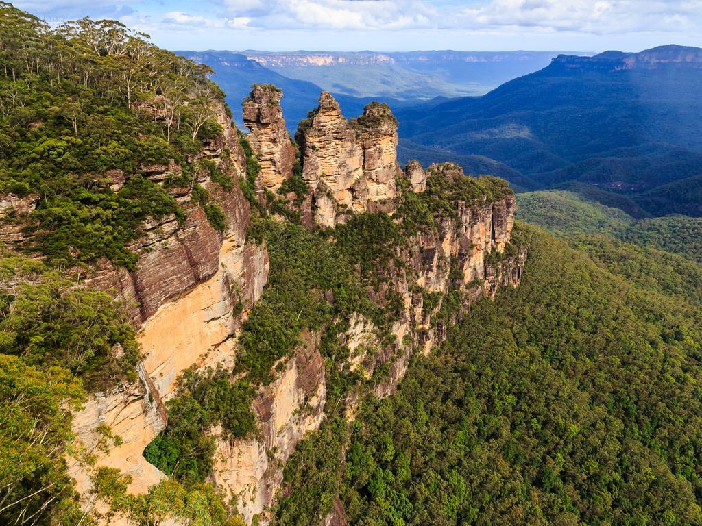 Blue Mountains lightning strike leaves four hospitalised | Daily Telegraph