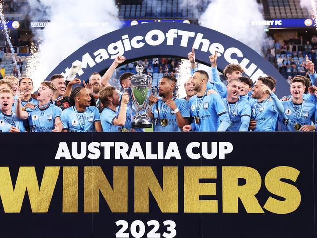 SYDNEY, AUSTRALIA - OCTOBER 07:  Luke Brattan of Sydney FC lifts the Australia Cup trophy and celebrates victory 1with team mates after the 2023 Australia Cup Final match between Sydney FC and Brisbane Roar FC at Allianz Stadium on October 07, 2023 in Sydney, Australia. (Photo by Matt King/Getty Images)