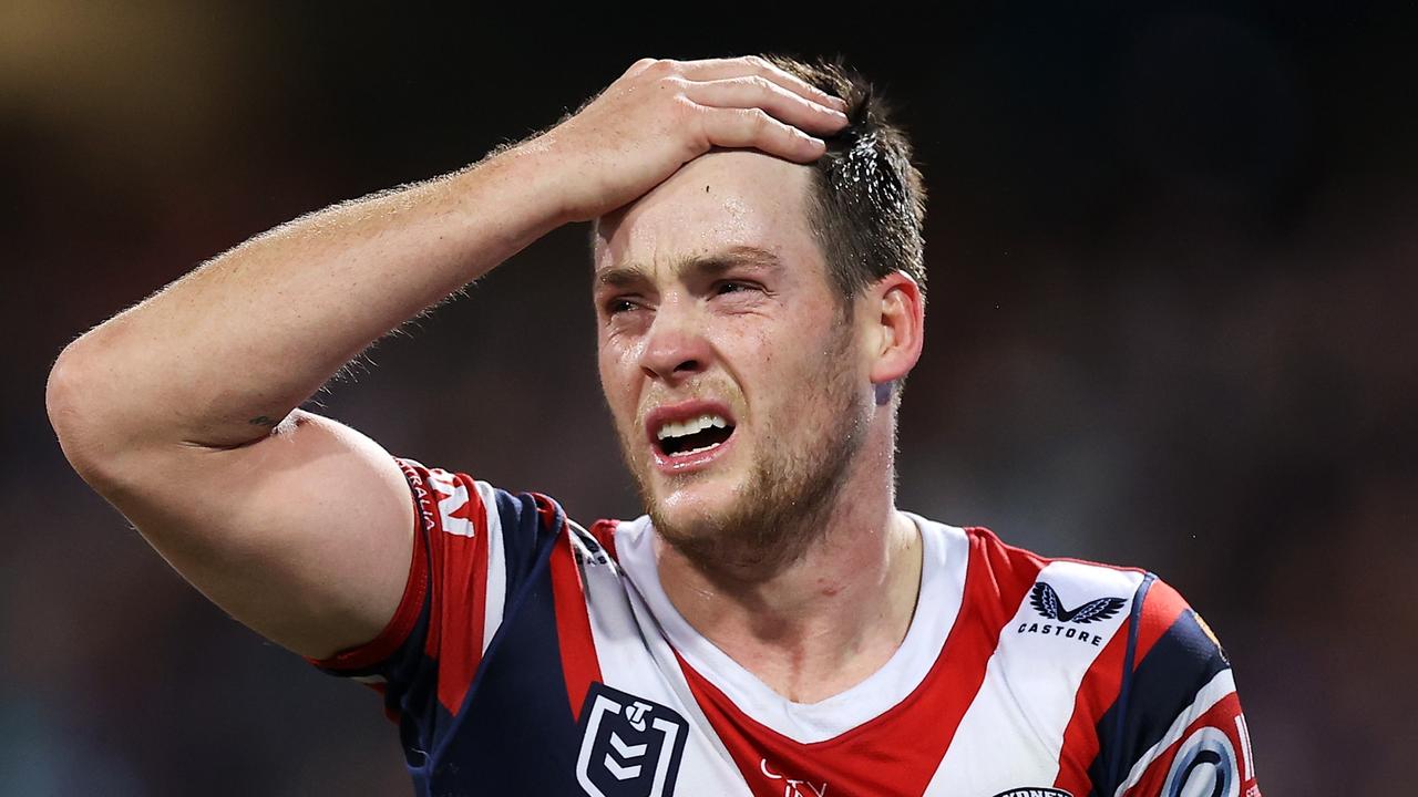 SYDNEY, AUSTRALIA - JUNE 11: Luke Keary of the Roosters holds his head as he leaves the field for an HIA during the round 14 NRL match between the Sydney Roosters and the Melbourne Storm at Sydney Cricket Ground, on June 11, 2022, in Sydney, Australia. (Photo by Mark Kolbe/Getty Images)