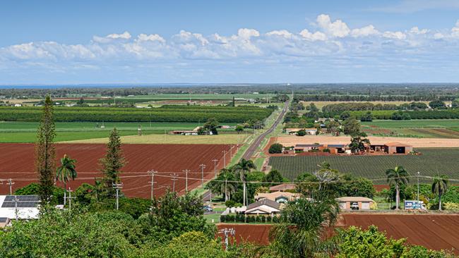 Looking from the Hummock keen eyed veiwers would see several of the major agricultural industries which make up Bundaberg. Bundaberg is Queensland’s third most productive agricultural region, contributing $837million Gross Value Production to the state’s record overall GDP of $23.44billion. Photo Paul Beutel