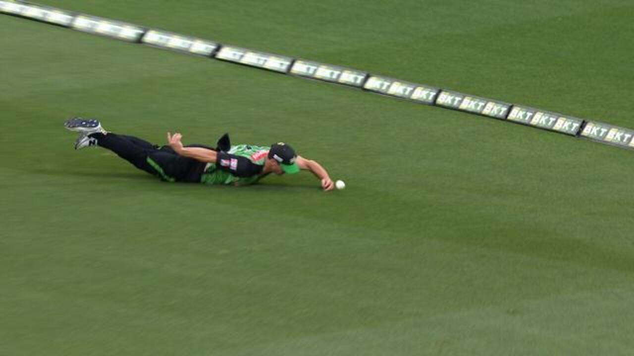 Cartwright injured in fielding act