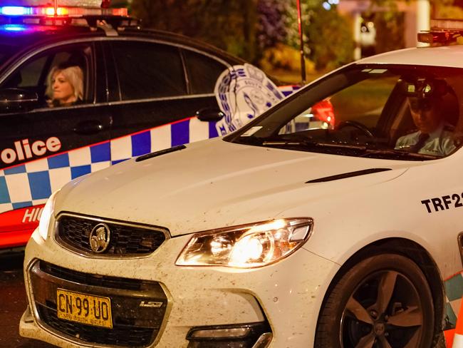 ALBURY NSW, AUSTRALIA - NewsWire Photos November 22, 2020:Police ring out their lights and sirens at the stroke of midnight at the border crossing in Albury to signify the border crossing open.Picture: NCA NewsWire / Simon Dallinger