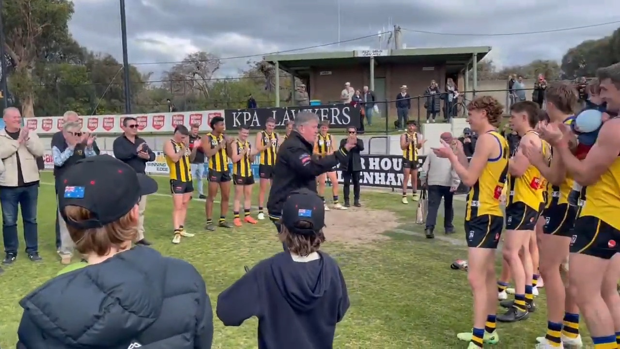 VFL club form guard of honour for team manager after 35 years of service