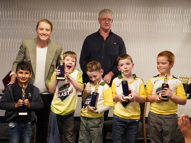 Alyssa Healy and Shane Cotton, Club Captain of Carlingford Waratah Cricket Club with juniors Shrey, Christian, John, Ayden and Callum. Picture: Matthew Chia