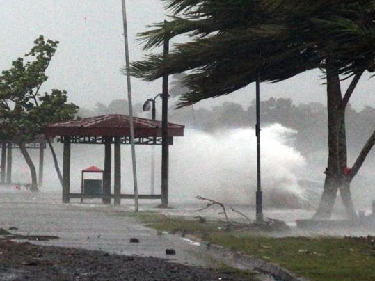 Cyclone Winston hits Fiji