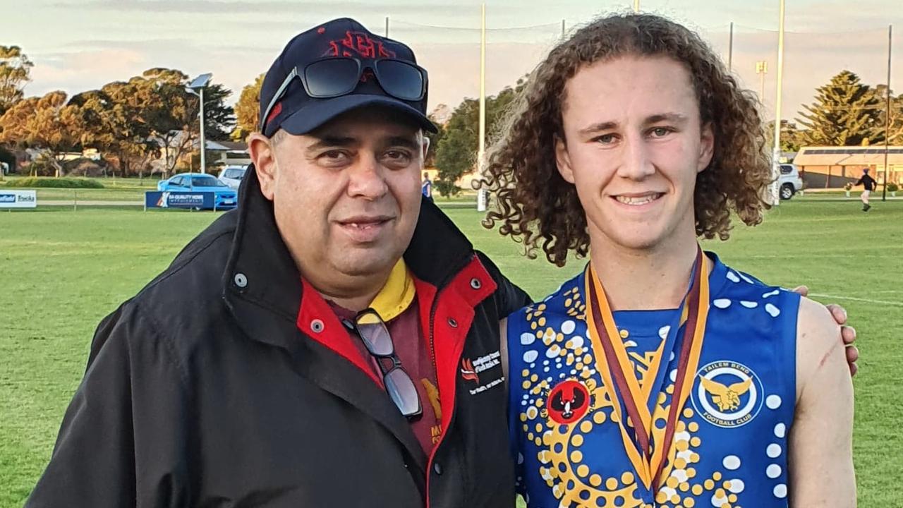 Roger Wilson presents the best on ground medal named after him to Tailem Bend player Lachlan Thomas. Picture: Supplied/Jodie Jaensch