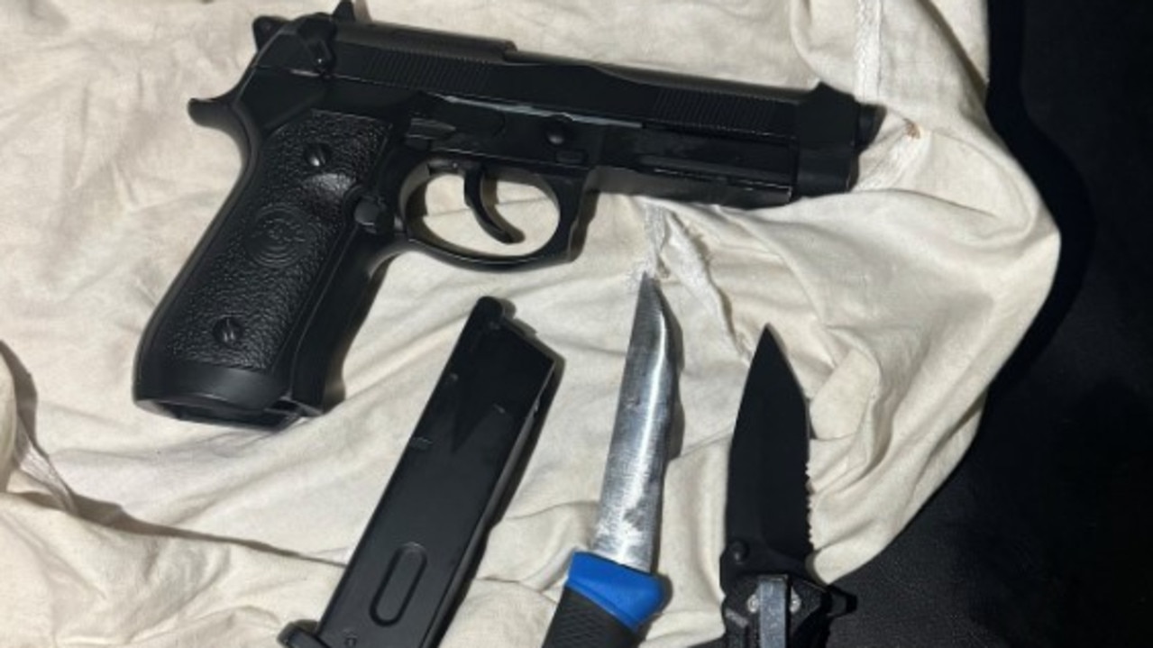 Sydney man charged after knives, gel blaster found in car stop
