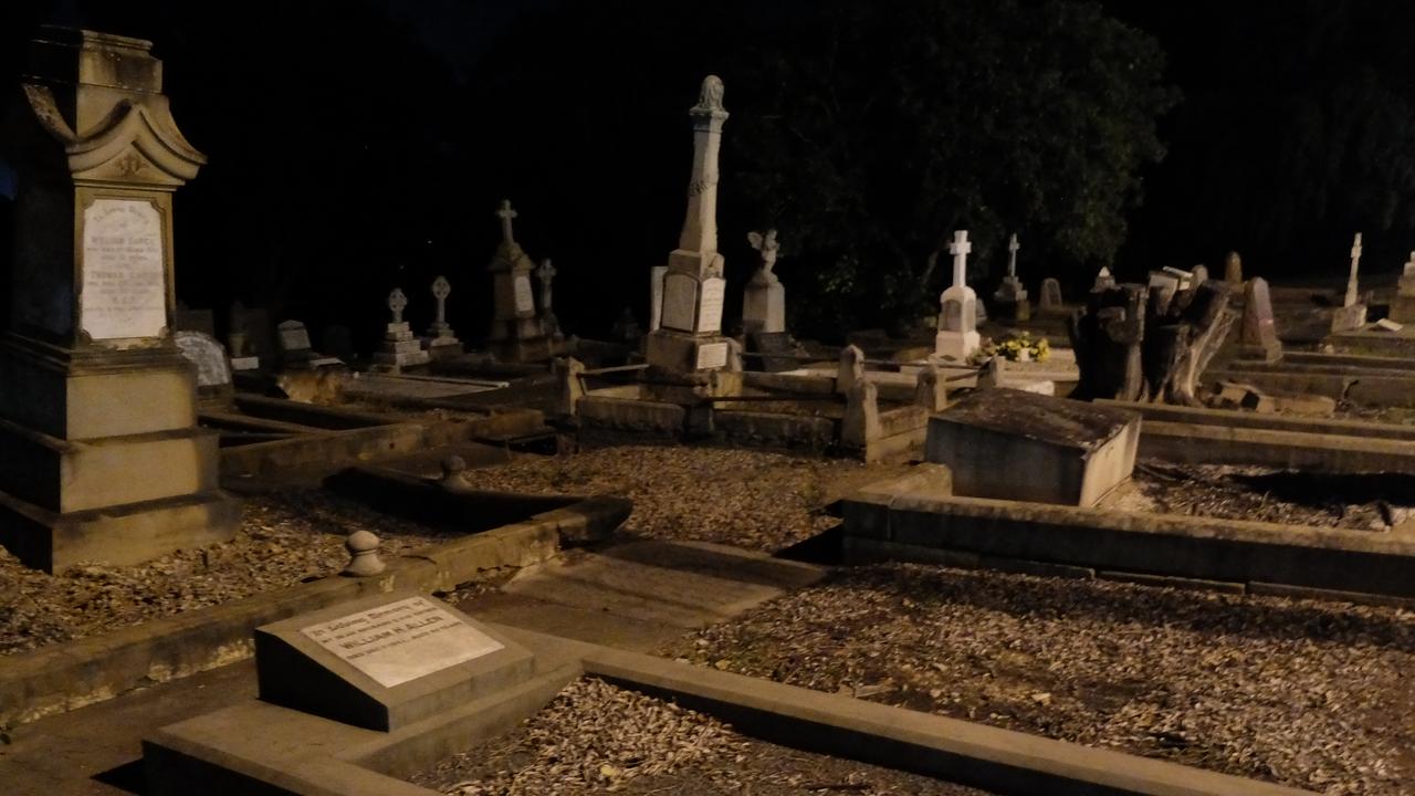 The cemetery contains the graves of a number of prisoners hanged at nearby Boggo Road Jail.