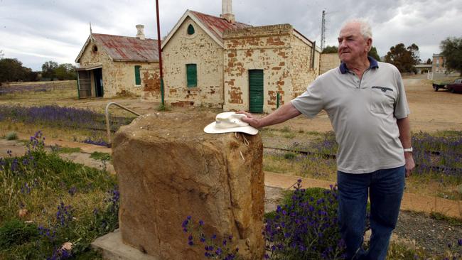 Former railway worker Des Graham at monument marking WWII speech of USA armed forces commander army officer General Douglas MacArthur in Terowie.