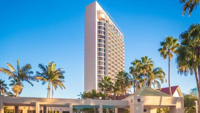 Crowne Plaza and Gold Tower in Surfers Paradise has hit the market.