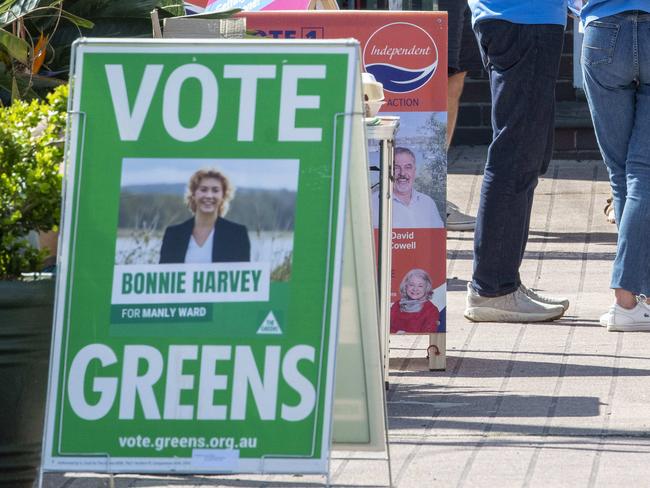 SYDNEY, AUSTRALIA - NewsWire Photos - SEPTEMBER 14, 2024:Voliunteerrs at the polling booth in Manly during the NSW Local Government Election 2024.Picture: NewsWire / Simon Bullard