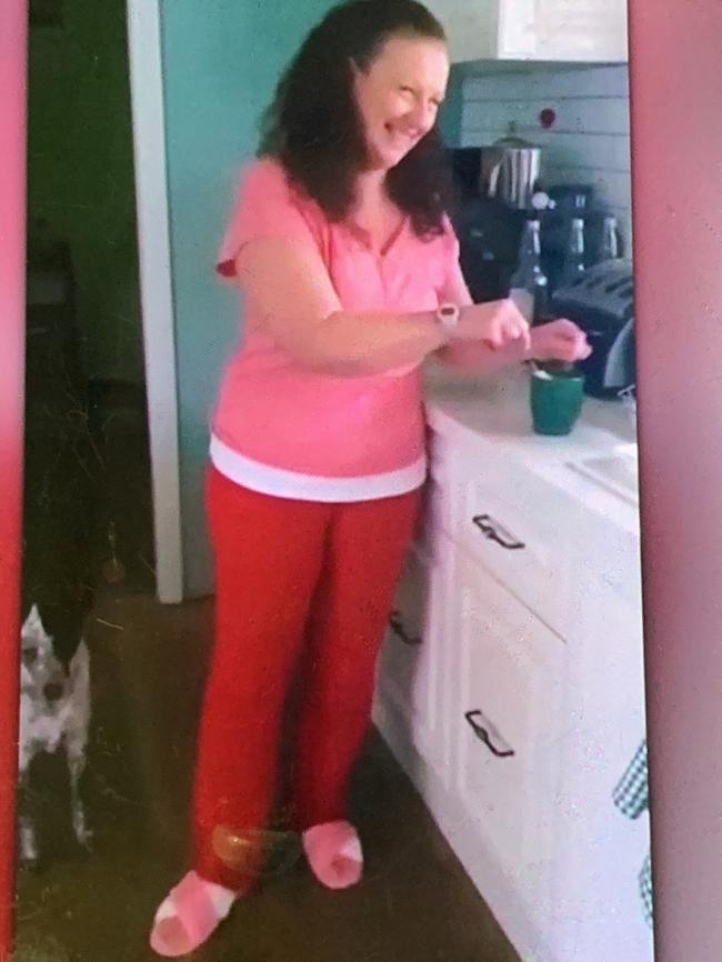 Kathleen Folbigg was also seen making a cup of tea in fluffy pink slippers. Picture: 7 News