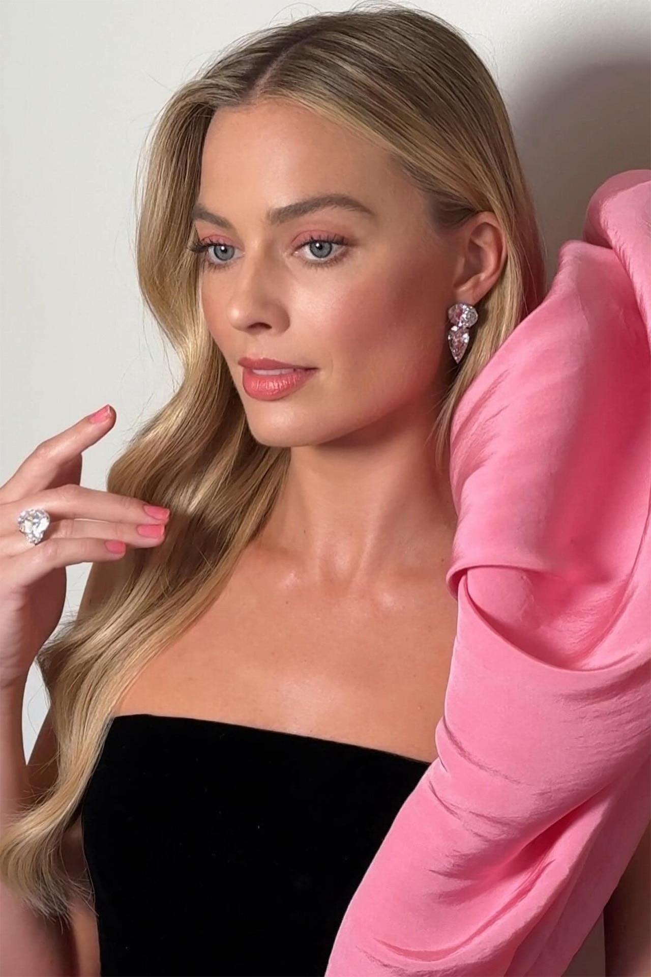 Vintage jelly shoes inspired Margot Robbie’s “plastic” pink manicure