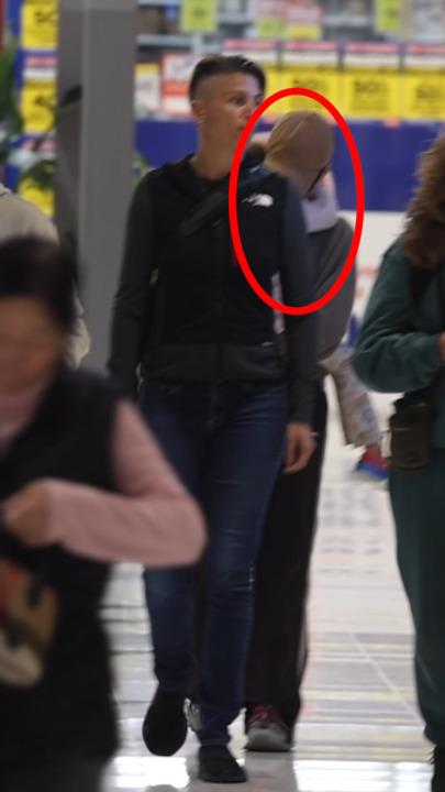 Katy Perry spotted at Lidcombe shopping centre