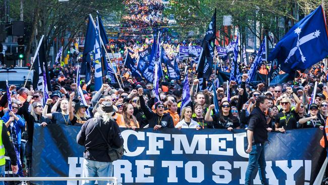 MELBOURNE, AUSTRALIA - Newswire Photos September 18, 2024: Thousands of construction workers strike in Melbourne CBD during a CFMEU rally. Picture: NewsWire / Aaron Francis