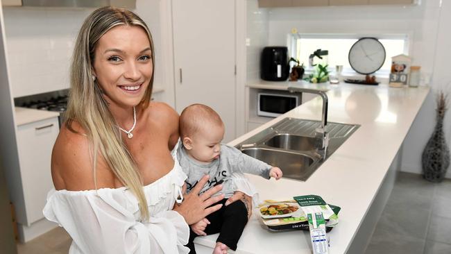 Mum Tallulah Mackay has suffered peri-natal depression and is using a free food service that eases the burden for mums with newborns. Picture: Patrick Woods.