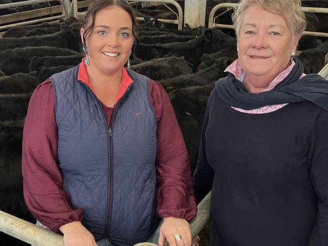 Chantelle and Chris Gorman from AMP Ag at Savernake sold Angus weaner steers to a top of 500c/kg (270kg, $1350) at the Wangaratta feature store cattle sale.