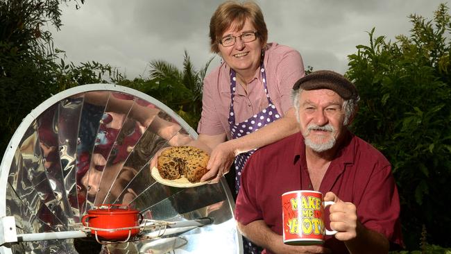 Stan and Jane Cajdler run a non profit concern ÒSizzling Solar SystemsÓ which actively promotes solar cooking. Photo by Stuart Quinn.