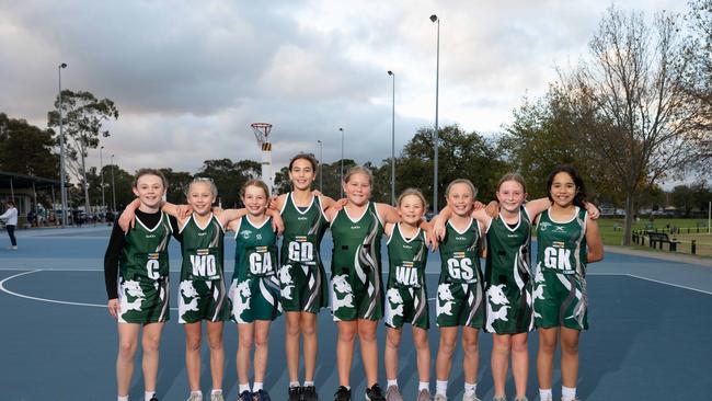 Bell Park Dragons under-11 netball team.