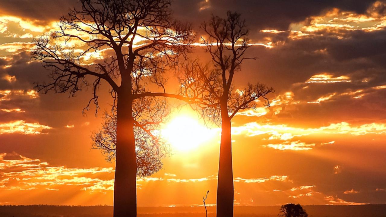 Outback in Focus photography competition finalist. Sunset at Mantuan Downs photographed by Karen Leibinger.