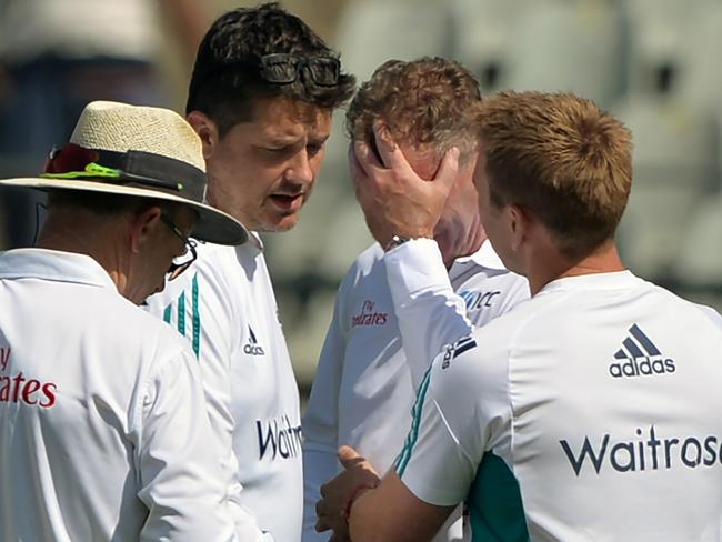 Paul Reiffel, hit in the head by outfield throw, India v England ...