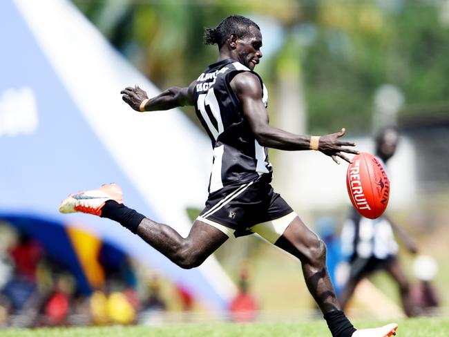 Magpies player Bradley Mungatopi boots the ball up the field. PICTURE: Elise Derwin