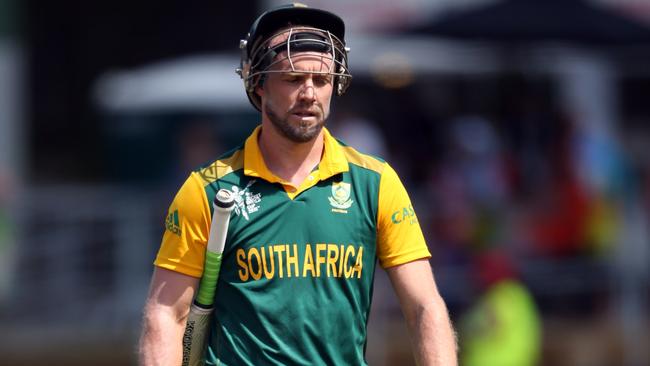 South Africa's AB de Villiers is dismissed for 25 runs during the Pool B 2015 Cricket World Cup match between South Africa and Zimbabwe at Seddon Park in Hamilton on February 15, 2015..  AFP PHOTO / Michael Bradley