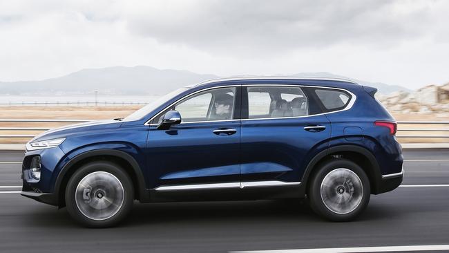 2018 Hyundai Santa Fe (overseas model shown).