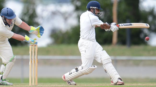 Ateeq Javid in action for Narre Warren in 2012.