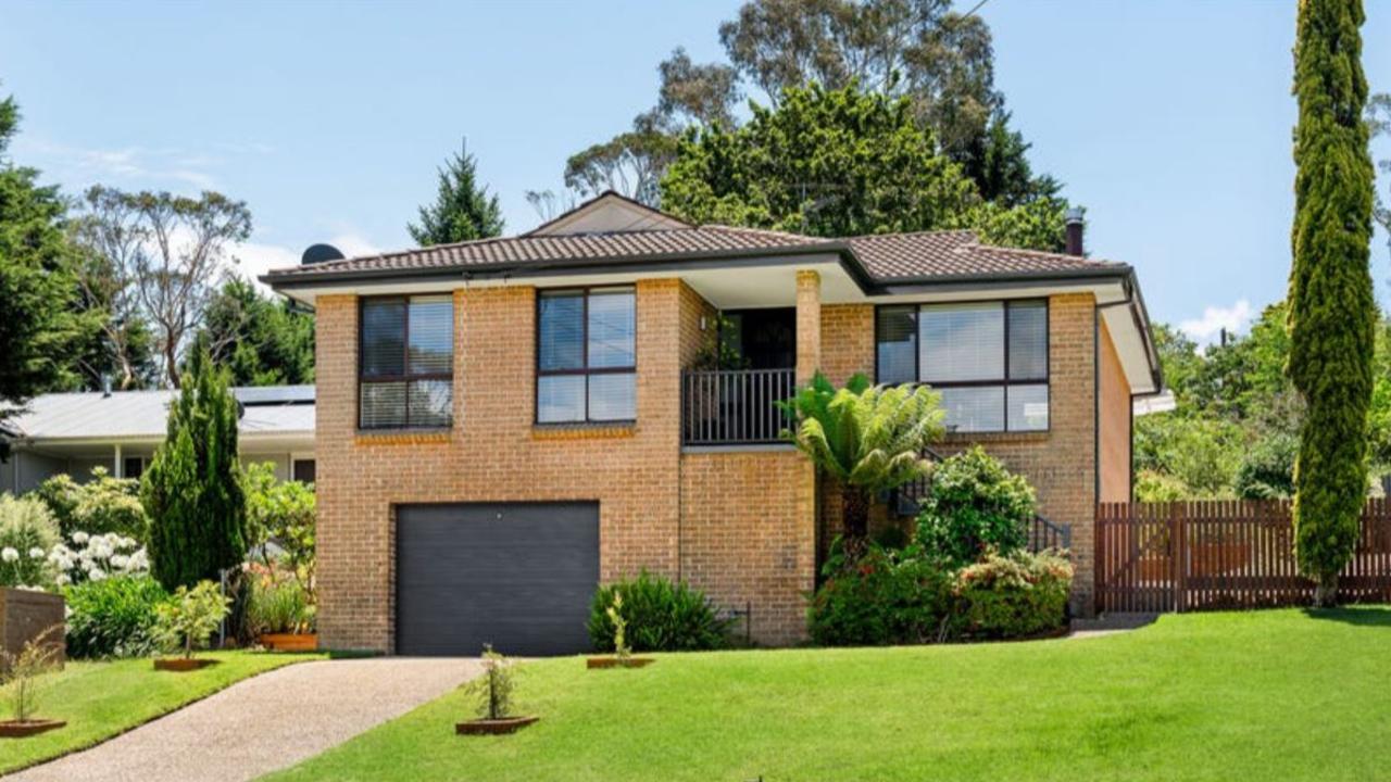 16 Banksia Rd, for sale in Wentworth Falls. Compared to December 2023, sales times in Wentworth Falls were reduced by 25 days.