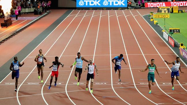 Isaac Makwala Wayde Van Niekerk 200m Final World Championships London Gold Coast Bulletin 3240