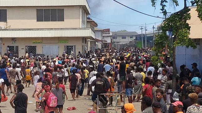 Large crowds father in Honiara as civil unrests flares.