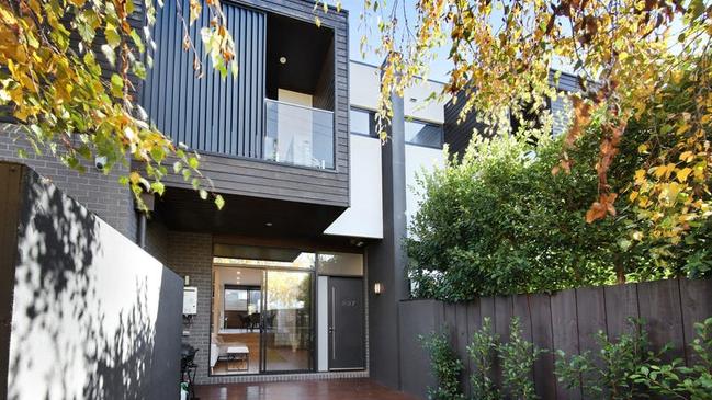 2/27 Nicholson St, Bentleigh, is listed for $800,000-$850,000.