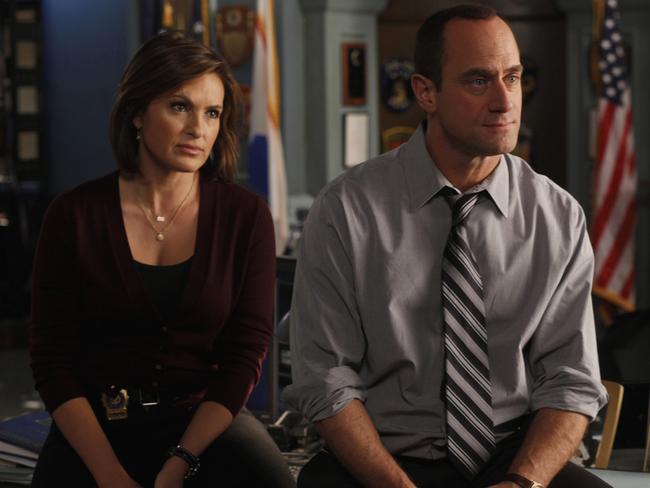 Law And Order Svu Producer Says Tweeting Fans Are Exposing Downloading 