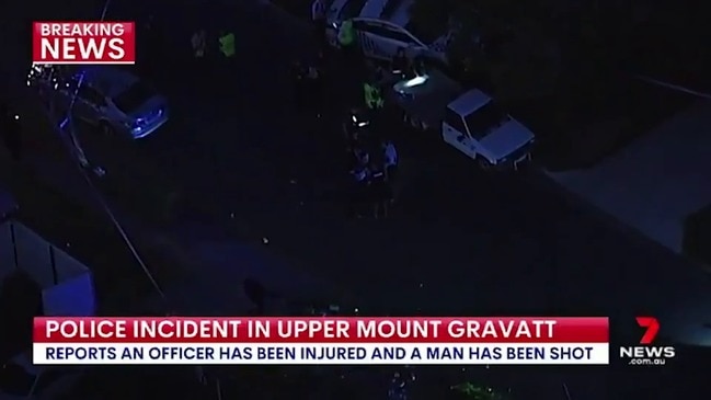 Police shoot man after stabbing incident in Mount Gravatt (7 News)