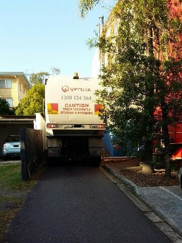 A rubbish truck uses the 2.6m-wide laneway on East St. PICTURE: Supplied by Shelley Threfall.