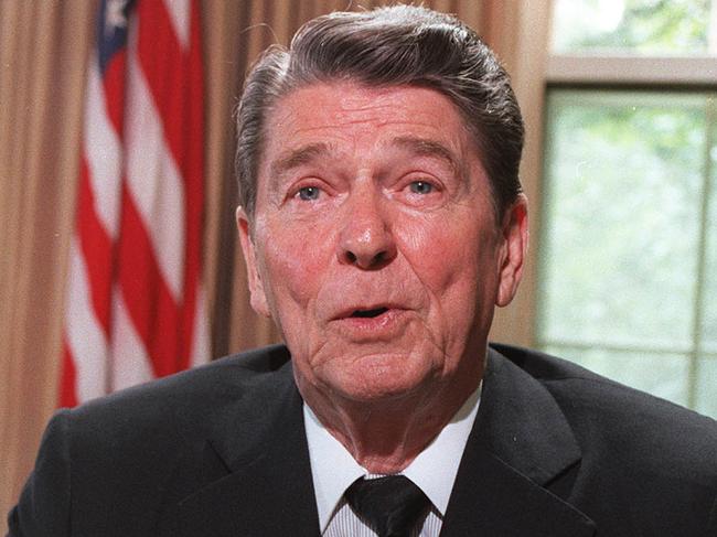 (FILES) In this file photo taken on June 23, 1986 US President Ronald Reagan poses for photographers in the Oval Office at the White House, Washington,DC. - Then-California governor Ronald Reagan made racist remarks about Africans, calling them "monkeys" in a newly-discovered taped conversation with US president Richard Nixon.The tape of the October 1971 phone call was unearthed by Tim Naftali, former director of the Richard Nixon Presidential Library, and his findings were published online on July 31, 2019 in The Atlantic magazine.The tape is of a call Reagan placed to Nixon after the United Nations voted to recognize the People's Republic of China. (Photo by MIKE SARGENT / AFP)