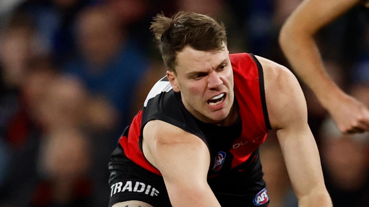 Star Don subbed out but Bomber blitz leaves North on the ropes